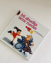 Cargar imagen en el visor de la galería, Mi abuelita tiene ruedas
